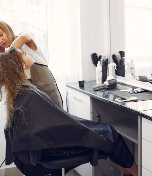 woman-drying-hair-hairsalon (1)