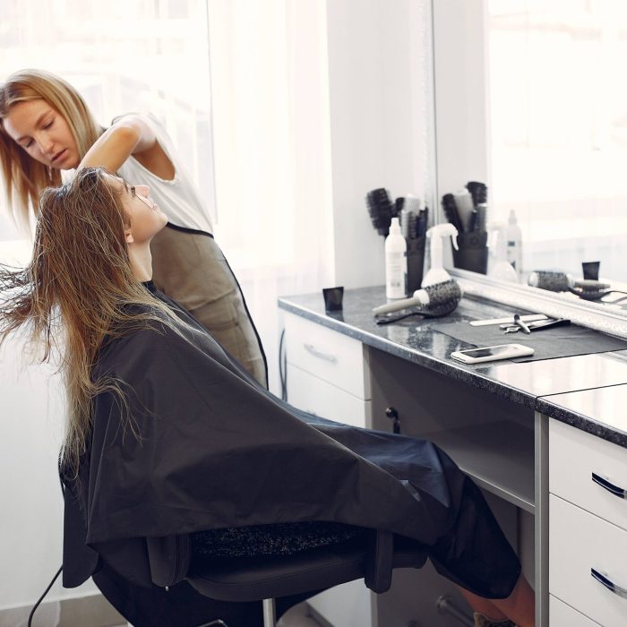 woman-drying-hair-hairsalon (1)